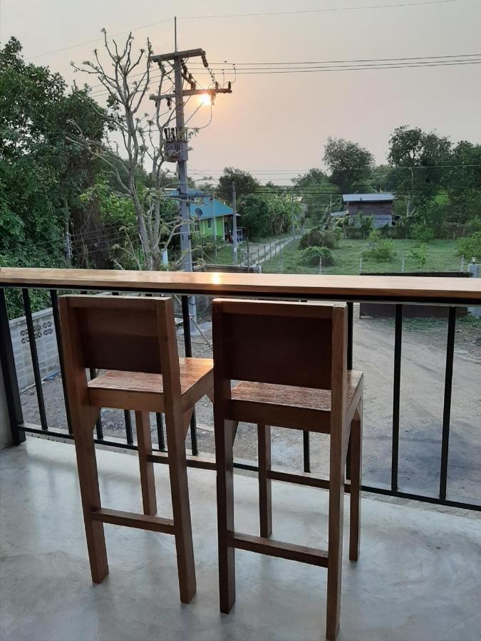 Baan Rabiangdao Uthaithani Uthajthani Kültér fotó