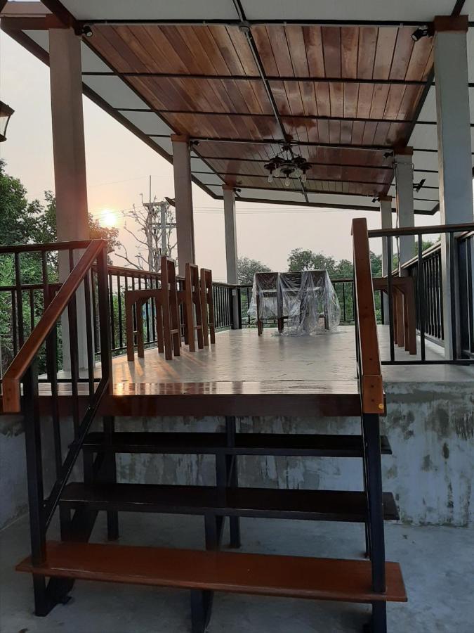Baan Rabiangdao Uthaithani Uthajthani Kültér fotó