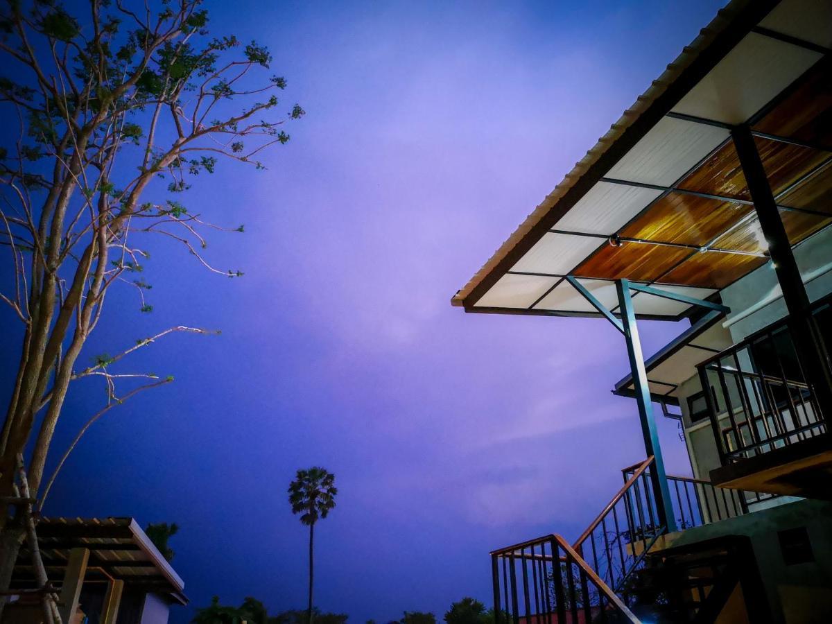 Baan Rabiangdao Uthaithani Uthajthani Kültér fotó