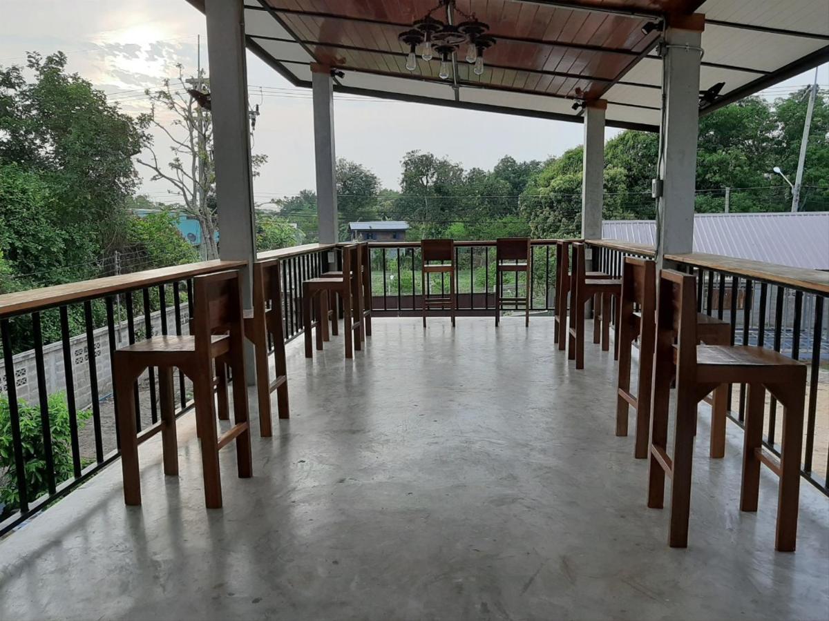 Baan Rabiangdao Uthaithani Uthajthani Kültér fotó