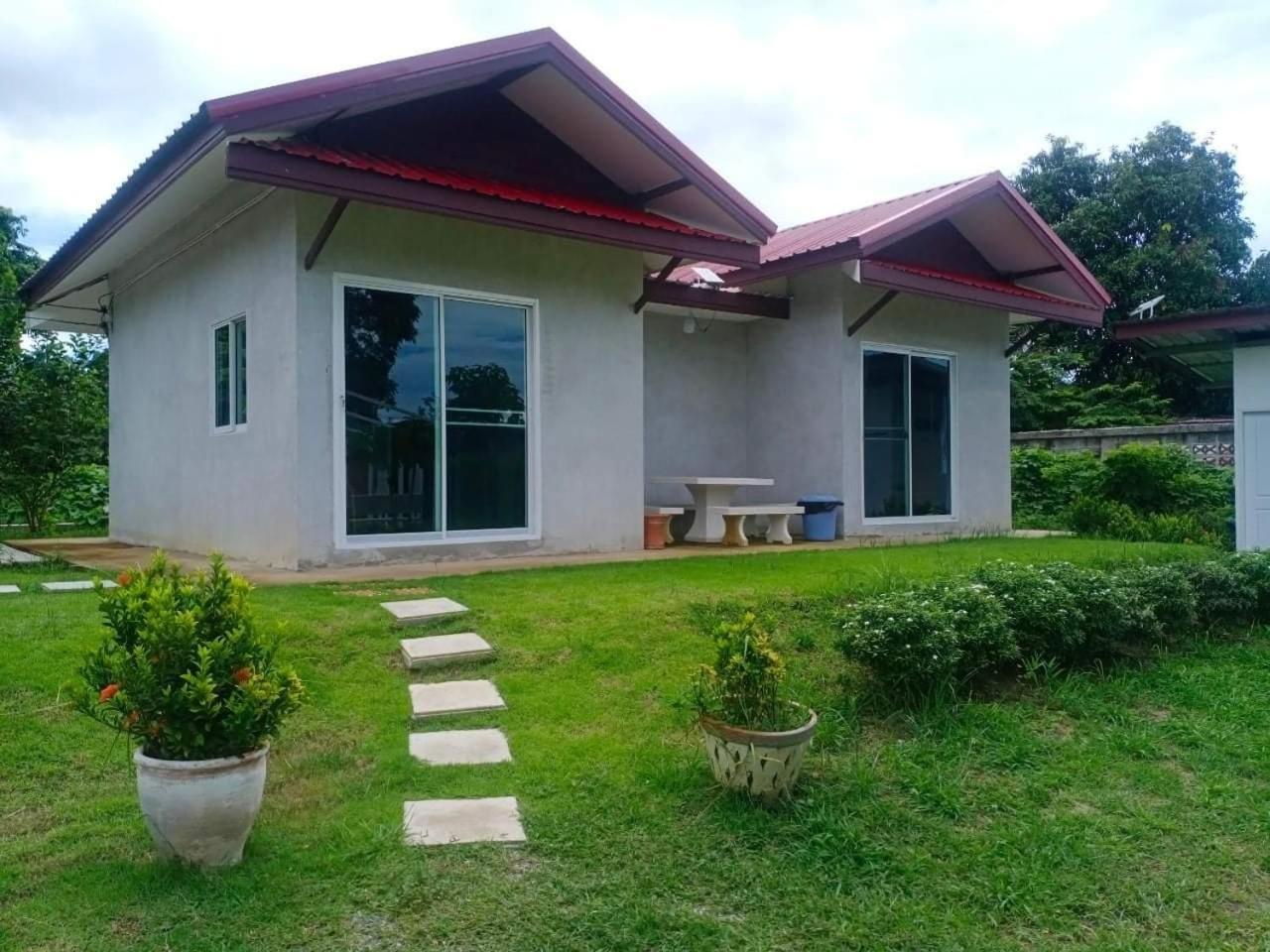 Baan Rabiangdao Uthaithani Uthajthani Kültér fotó