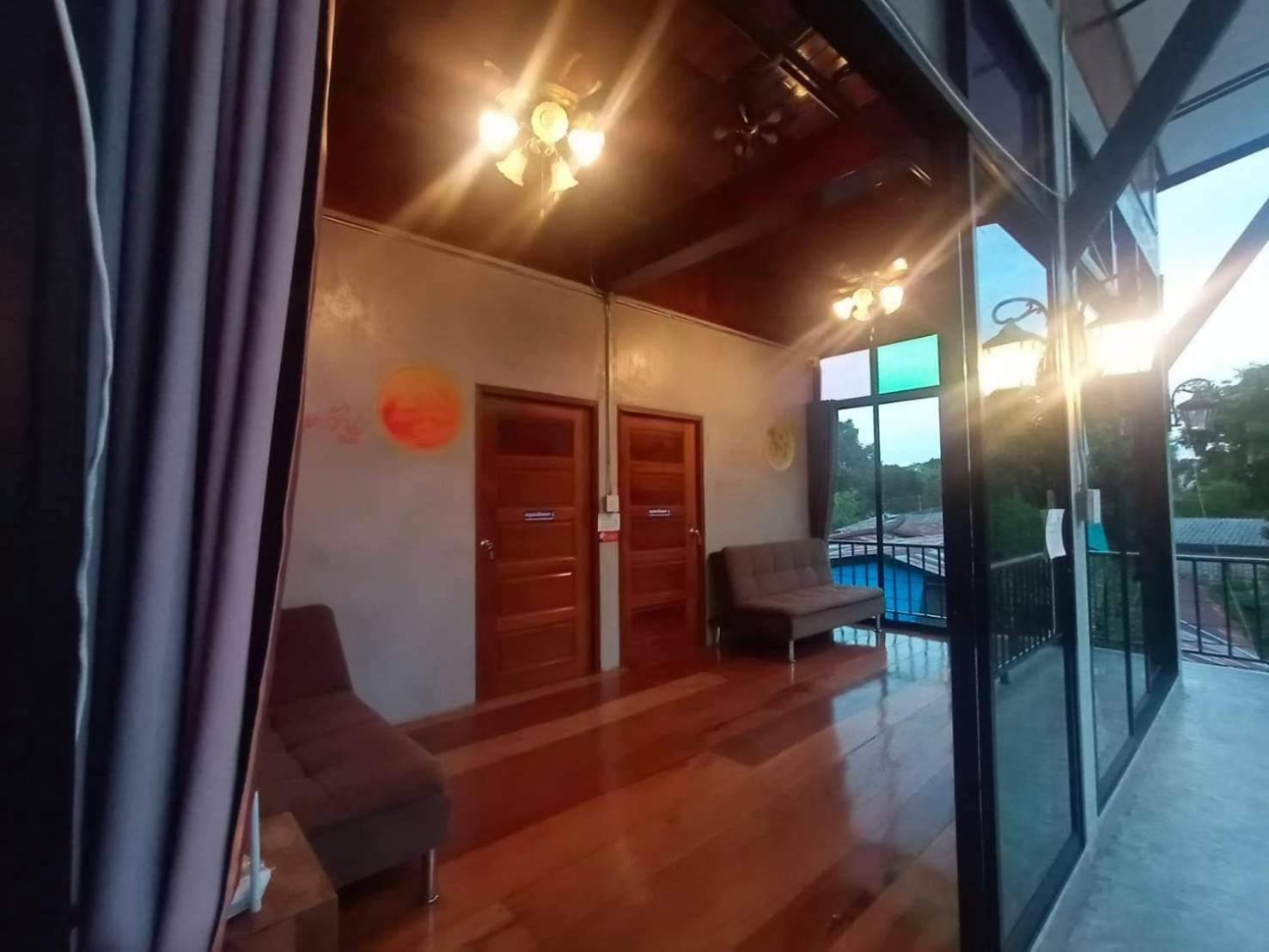 Baan Rabiangdao Uthaithani Uthajthani Kültér fotó